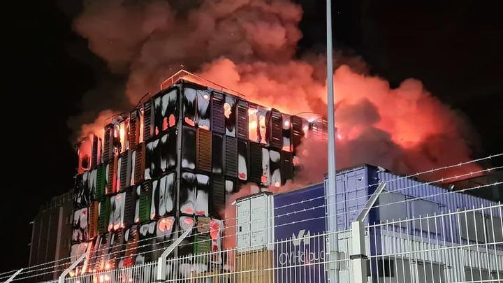 OVH en feu Image du datacenter d'OVH de strasbourg aux prise des flames