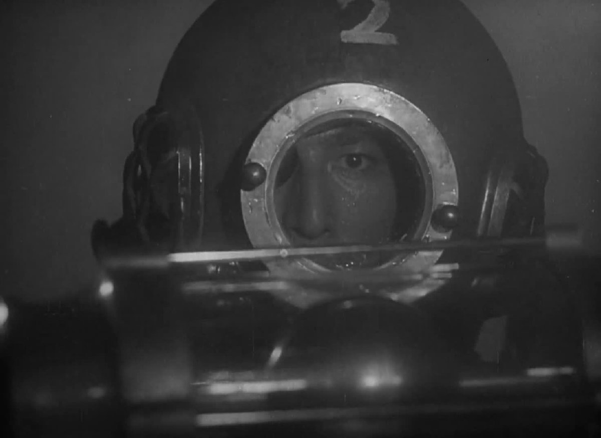 Godzilla sur fond d'océan