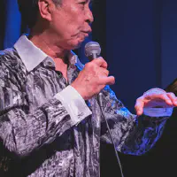 Makoto Ozone speaking between songs