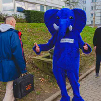 PostgreSQL mascot with "pat d'elph" 