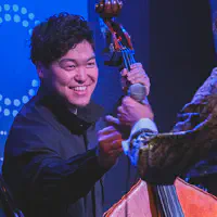 Shimpei Ogawa giving back the mic to Makoto Ozone