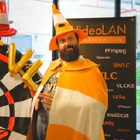 A wizard in the VLC theme. Will he helm you install it ? 