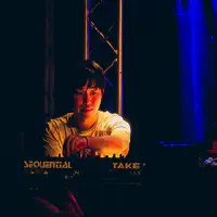 Takahiro Izumikawa playing with knobs of his keyboard