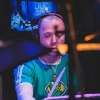 Mackwood playing drums at Duc des Lombards
