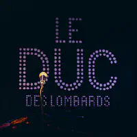 The backdrop of Le DUC des Lombards with a mic in front.